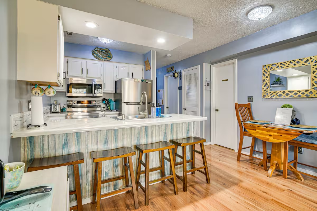 Bright and welcoming entry
